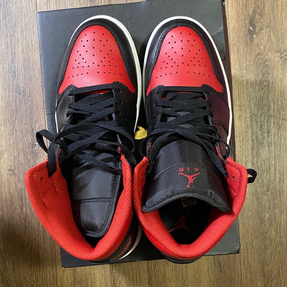 Jordan Men's Black and Red High-Top Sneakers